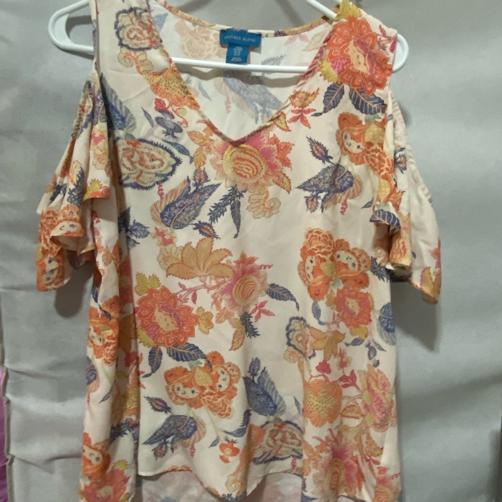 Shoulder less Women’s top